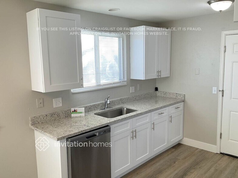 Building Photo - 17880 E Louisiana Ave