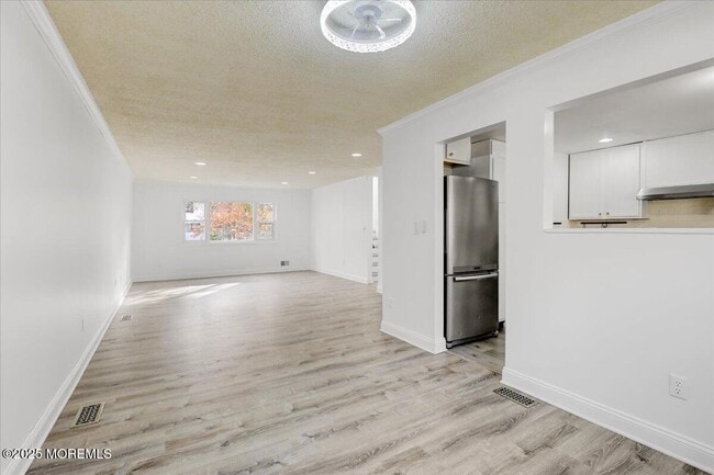 Building Photo - 12 Lone Star Ln