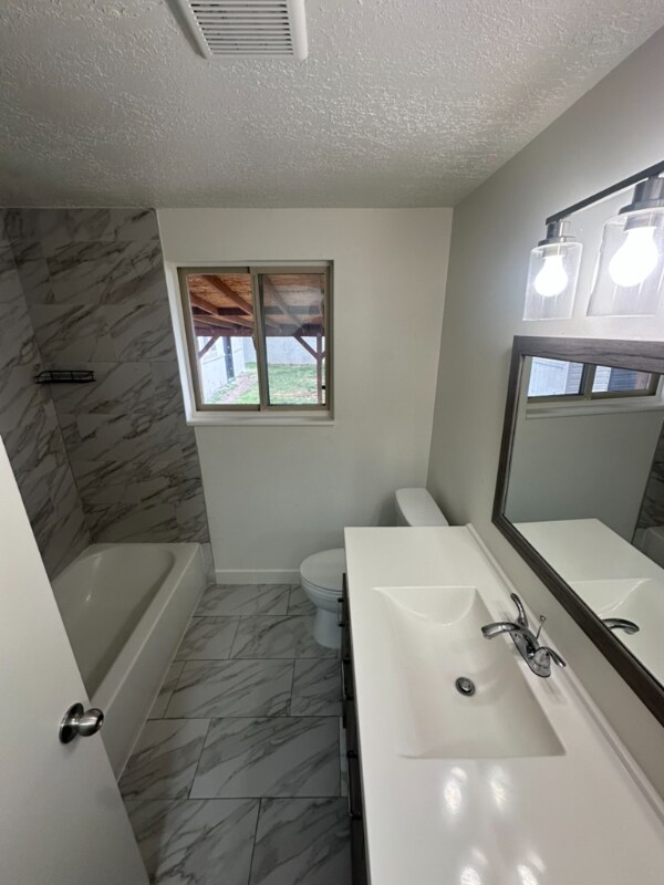 Building Photo - 8169 Ivy Dr