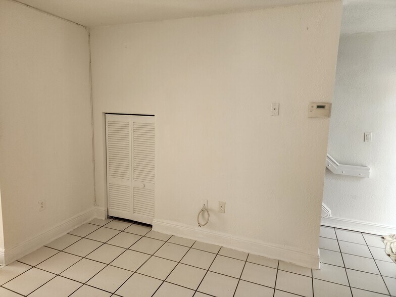 Building Photo - 8561 SW 109th Ave