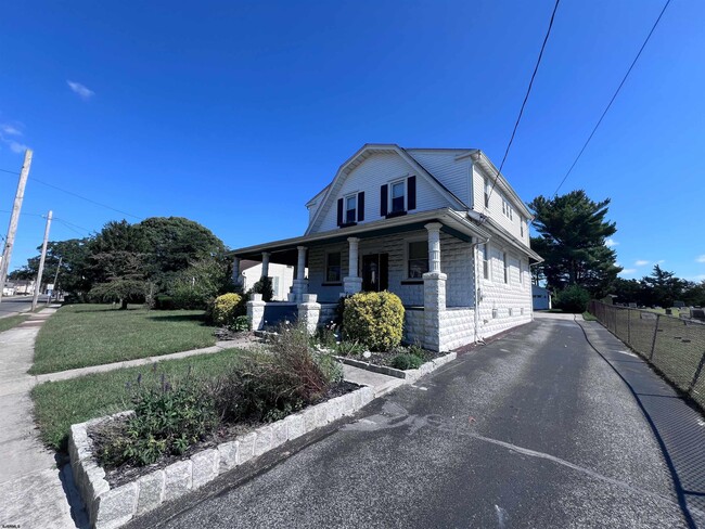 Building Photo - 114 Shore Rd