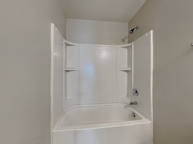 Building Photo - Spacious 4-Bedroom Home in Crystal Lakes ?...