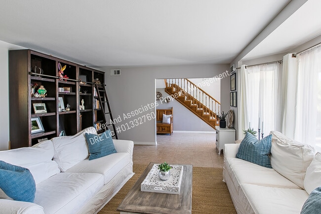 Building Photo - 1062 Foxenwood Dr