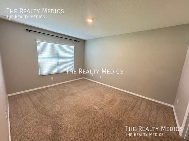 Building Photo - 404 Tanglewood Dr