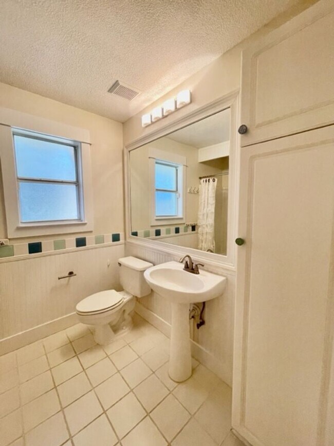 Building Photo - 1315 Forest Shore Dr