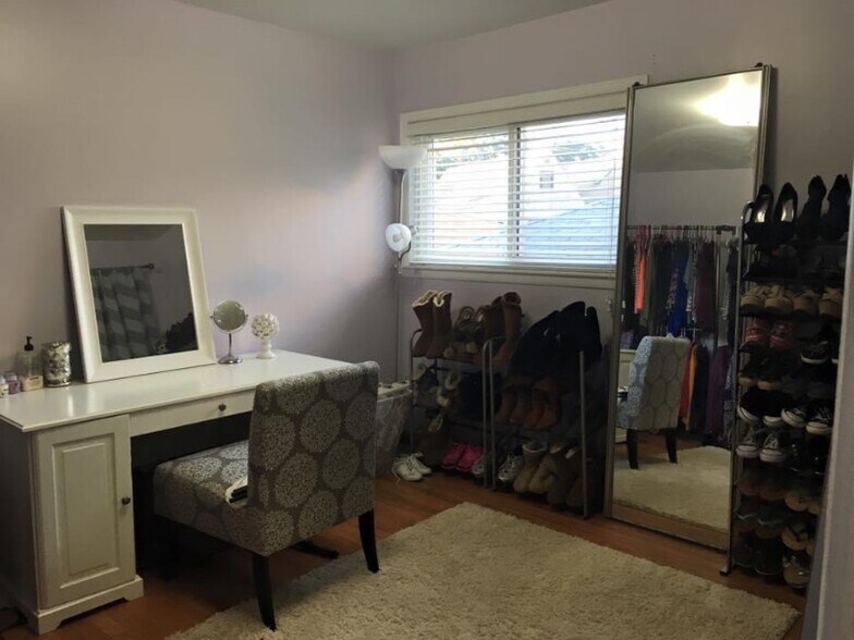 Building Photo - 6052 W Miami Ave