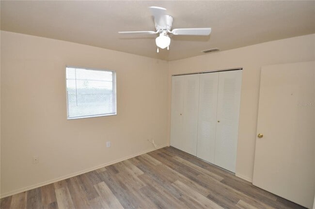 Building Photo - 2587 Sun Acres Blvd