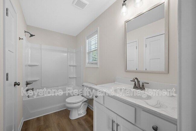 Building Photo - 178 Oak St