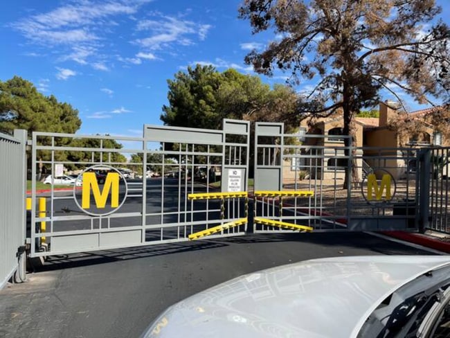 Building Photo - 211 Mission Laguna Ln