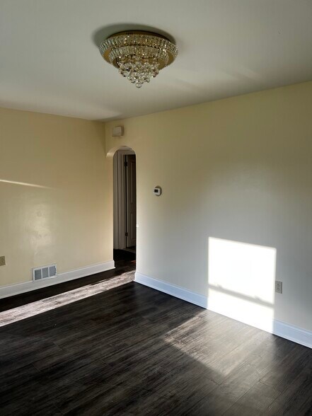 Building Photo - 203 Silview Ave
