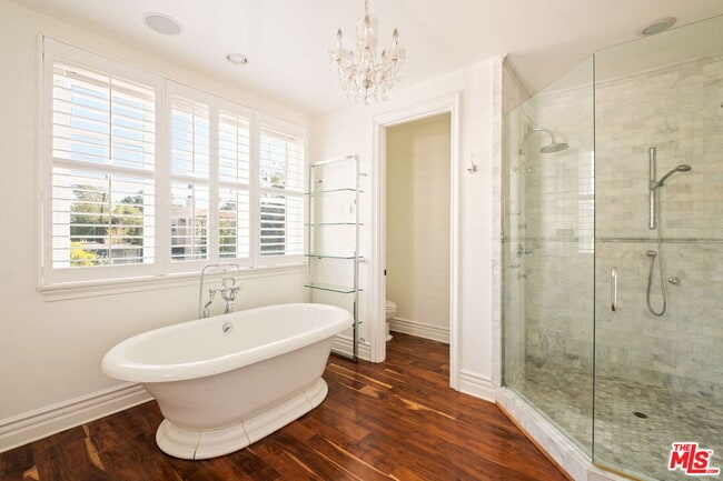 Building Photo - 765 N Almar Ave