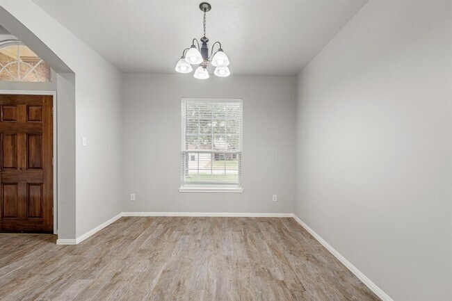 Building Photo - 6209 Fawnlake Dr