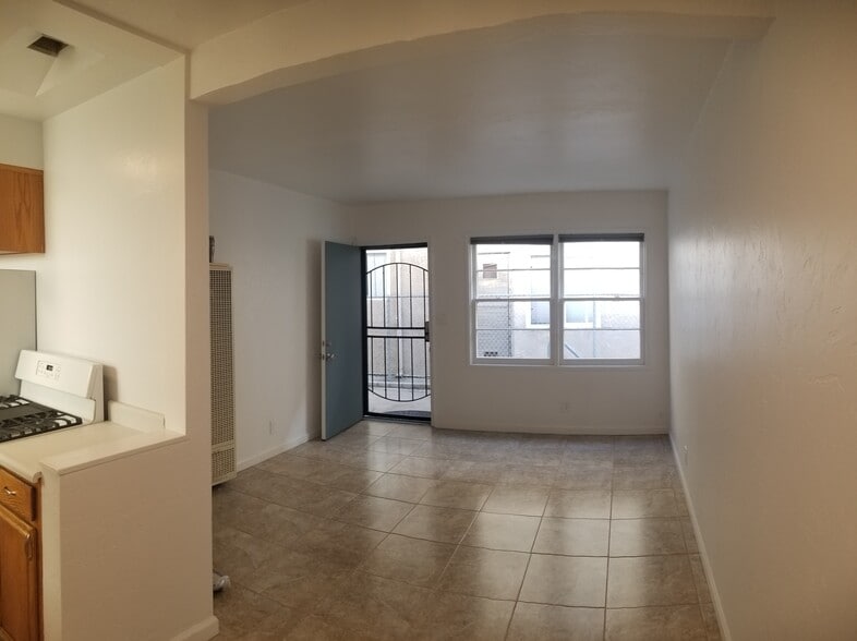 living room - 823 San Fernando Pl