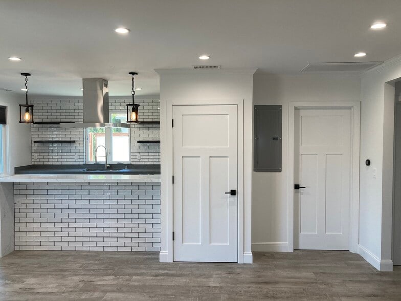 Building Photo - 5750 W 85th Pl