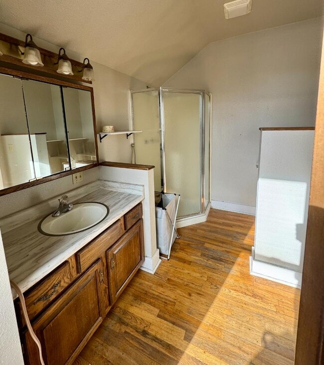 Building Photo - 107 E Bridge Ave