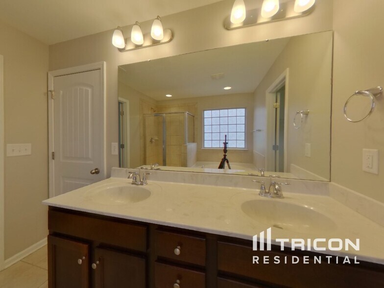 Building Photo - 10307 Atkins Ridge Dr