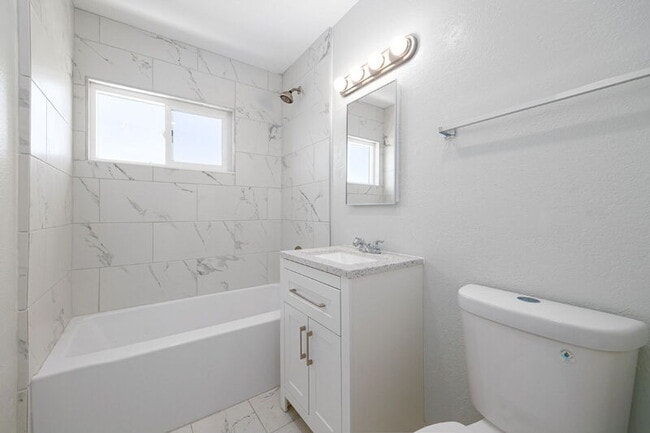 Building Photo - 249 San Jacinto Dr