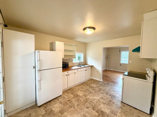 Building Photo - Cute 2 Bedroom in Tacoma