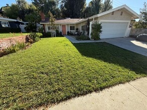 Building Photo - 3-Bedroom Home with Dog Run and Private Ya...