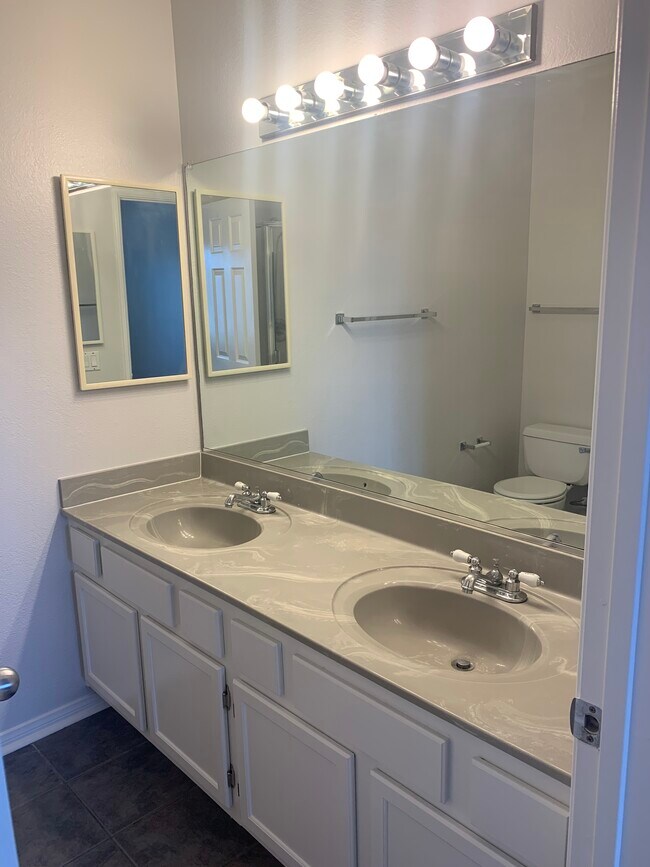 Building Photo - 3139 Dickens St