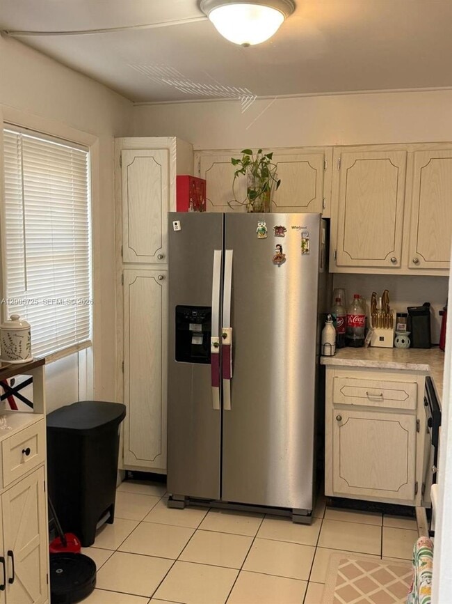 Building Photo - 447 NE 195th St