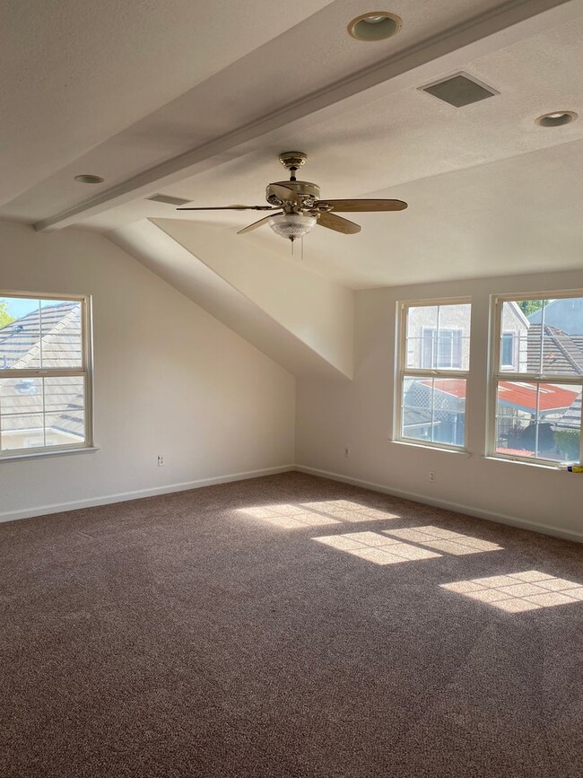 Building Photo - 5273 Trophy Dr