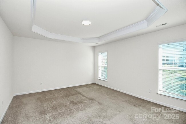Building Photo - 2559 Royal York Ave
