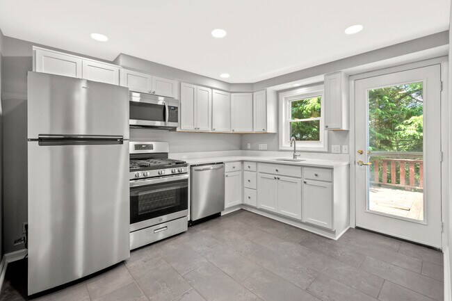 Beautiful kitchen - 132 Sheldon Ave