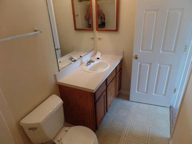 Building Photo - 315 Creekside Dr