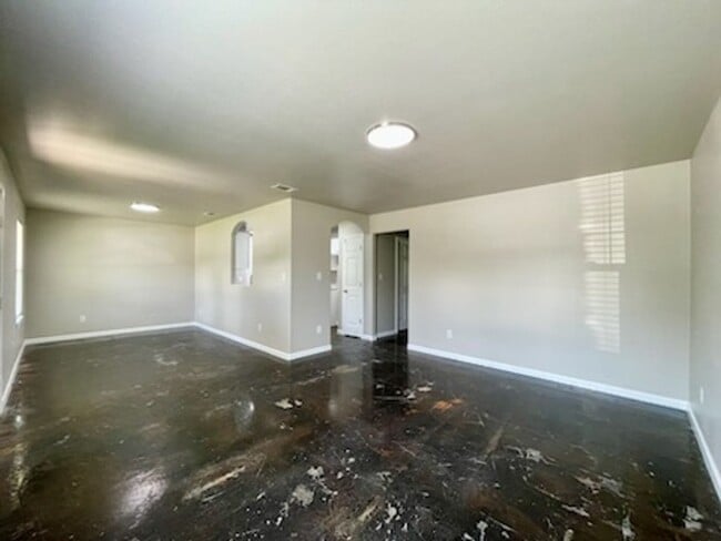 Building Photo - 3001 9th St