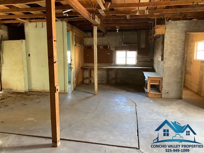 Building Photo - 2431 San Antonio St