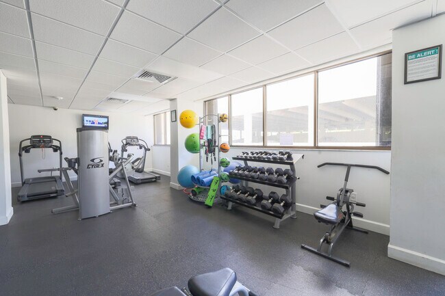 Building Photo - 5600 N Flagler Dr