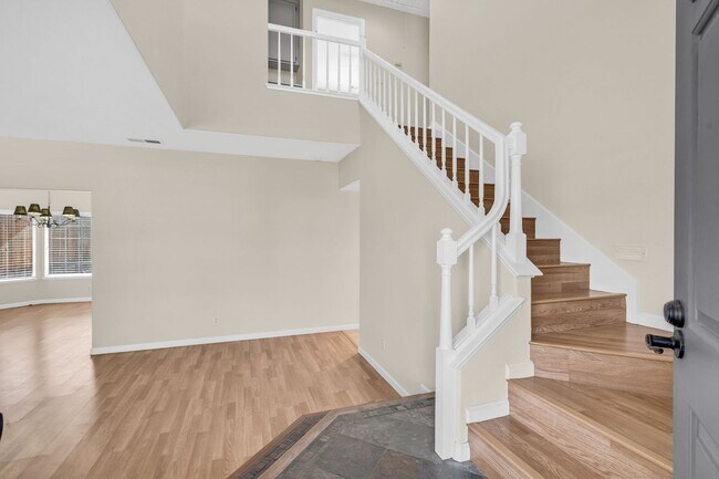 Building Photo - 880 Woodsong Ln