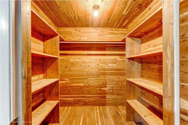 Building Photo - 501 Sandy Point Ave