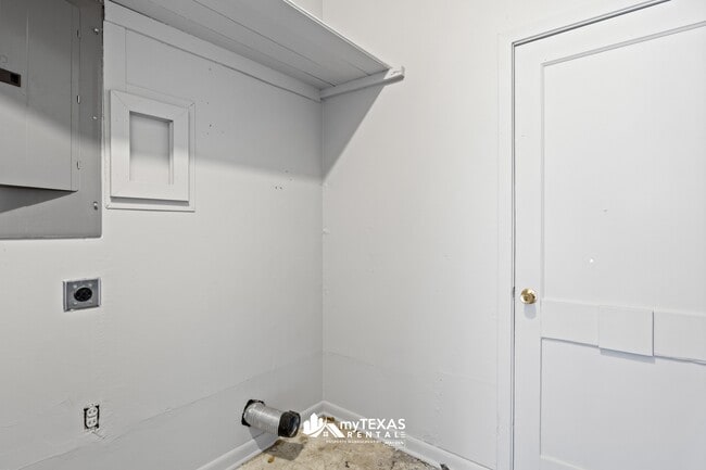 Building Photo - 403 Dogwood Ln