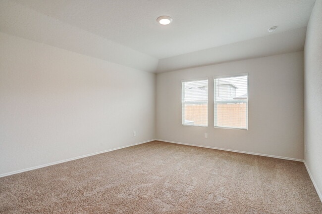 Building Photo - "Charming 3-Bedroom Oasis on Roanwood Drive with 2 Full Baths – Your Spacious Retreat Awaits in S...