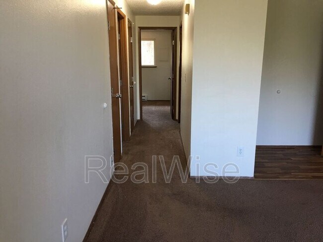 Building Photo - 17838 NE Multnomah Dr