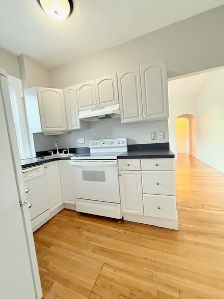 Building Photo - 369 Tappan St