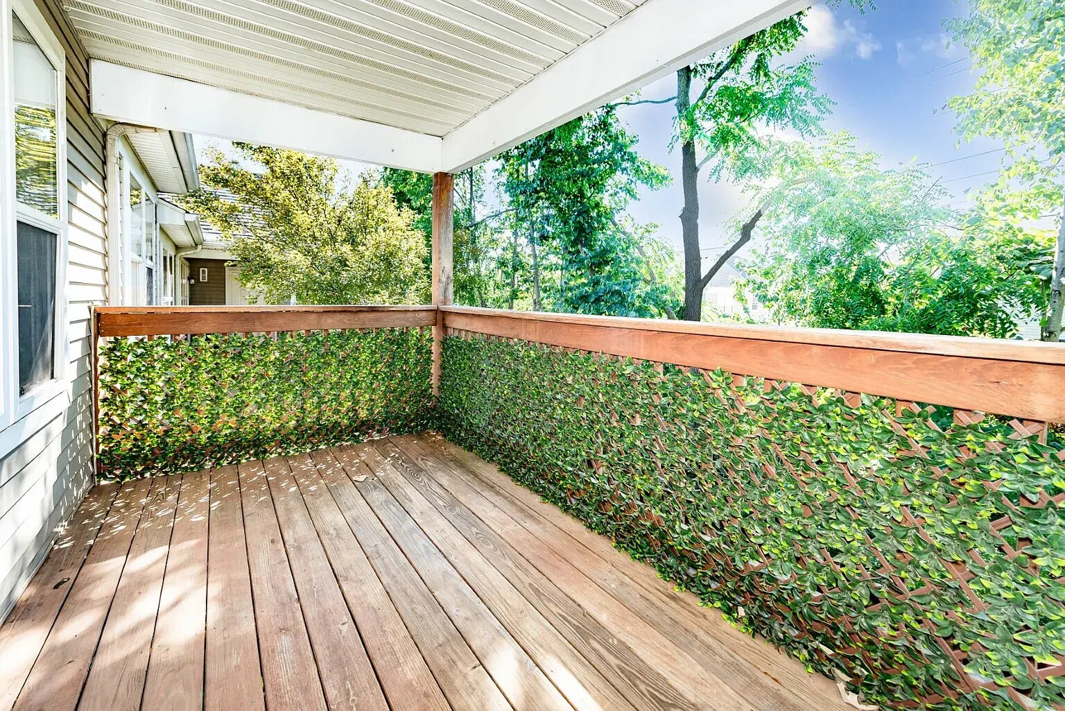 Spacious Deck overlooking quiet and private space - 1417 Heatherwood Ln