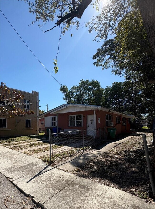 Building Photo - 920 NW 55th Ter