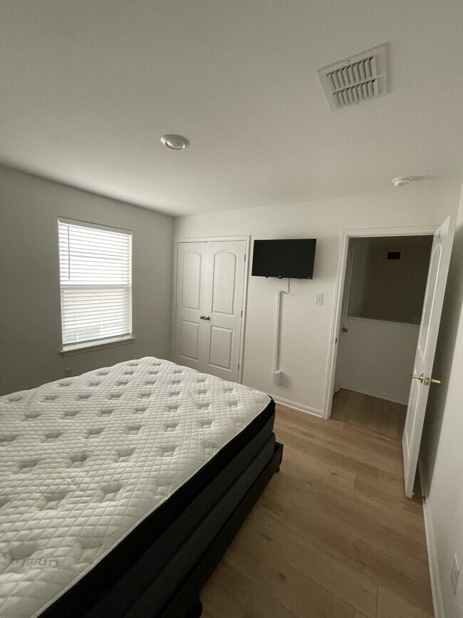 Building Photo - 10829 Emerick St