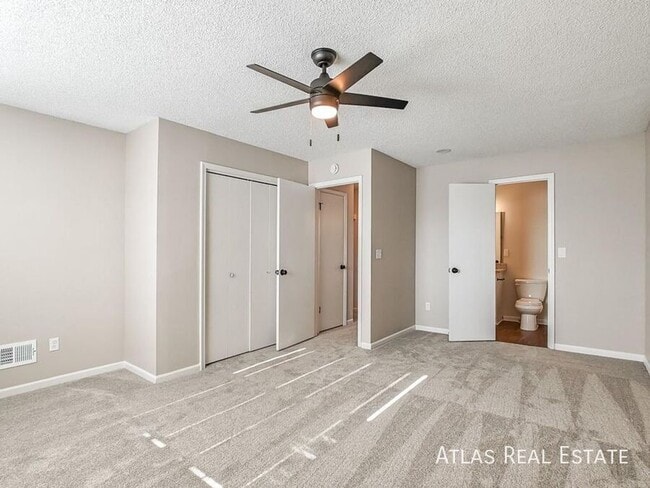 Building Photo - 1633 W Prairie St