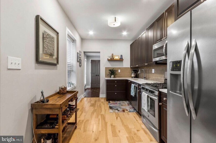 Building Photo - 2427 E Boston St