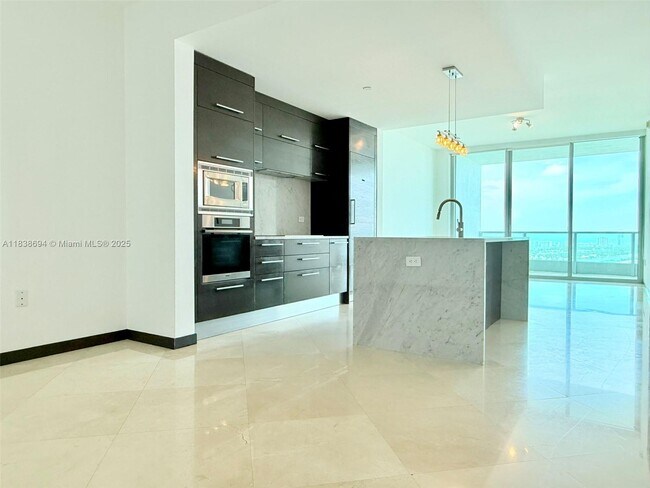 Building Photo - 900 Biscayne Blvd
