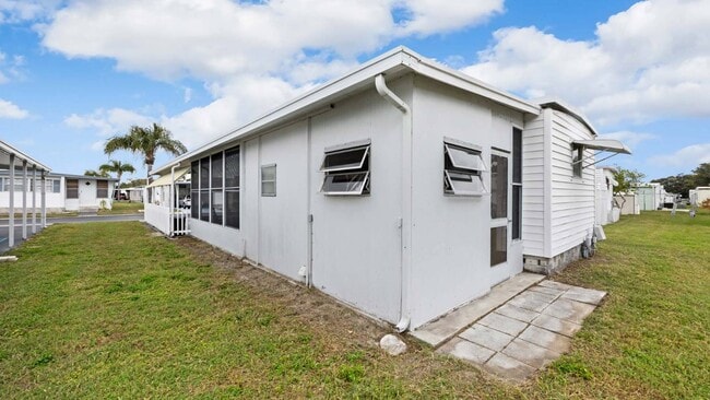 Building Photo - 12651 Seminole Blvd