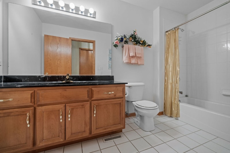 Building Photo - 11405 Foxwoods Dr