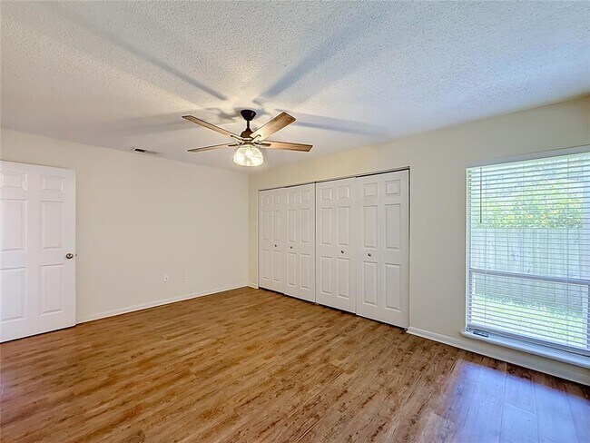 Building Photo - 4050 SE 20th Ct
