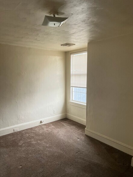 Building Photo - 804 E 26th St