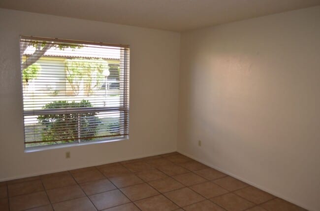 Building Photo - Visa Del Valle Townhome with Community Poo...