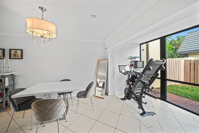Building Photo - 8745 SW 137th Ave